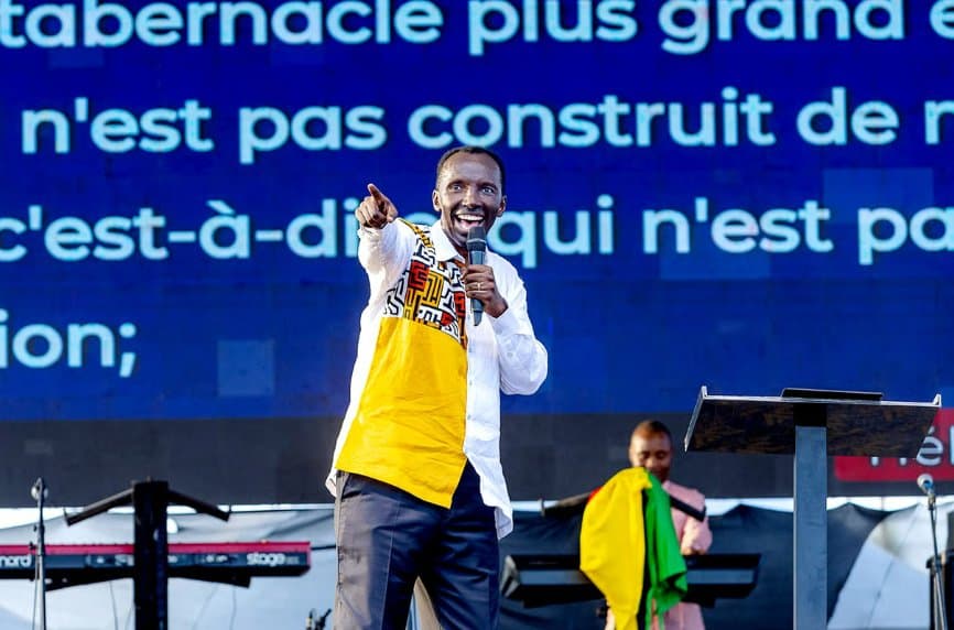 Chris Ndikumana: Afrika Elitlerine Hizmet Eden 'Michael Jackson Tarzı' Vaiz