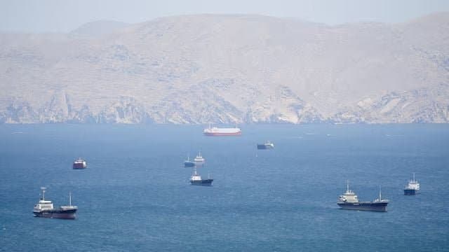 Hürmüz Boğazı Kapalı Olsa da Ham Petrol Primleri Rekor Seviyelerden Düşüşte